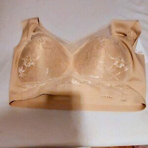 Zenchic Women's  Over Fifty, New with Tags Bra  SZ 40 DD Beige Lace Padded